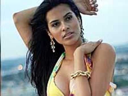 Brazilian girl Larissa Ramos is Miss Earth 2009