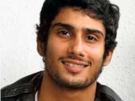 Prateik Babbar harasses Aamir Khan