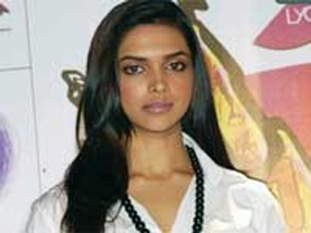 Deepika Padukone replacing Priyanka in Krrish 2