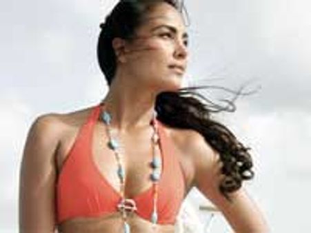Lara Dutta's bikini show goes on