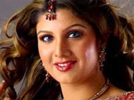 Rambha to tie knot in January