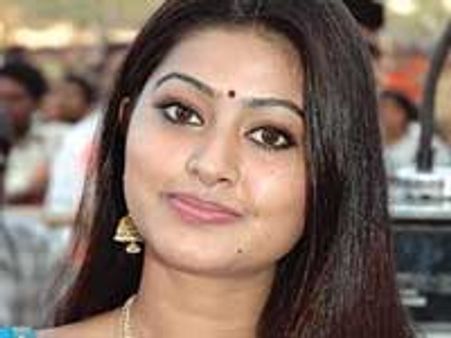Sneha to appear in her bikini