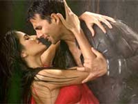 Katrina's steamy song missing in De Dana Dan
