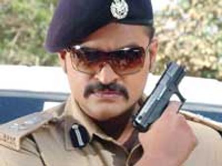 Aadi Lokesh cheating girls online?