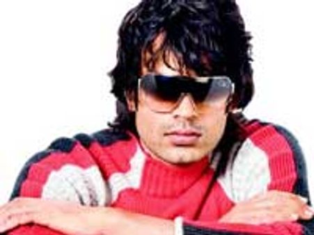 Karthik Menon busy filming for Jaggesh's Lift Kodla