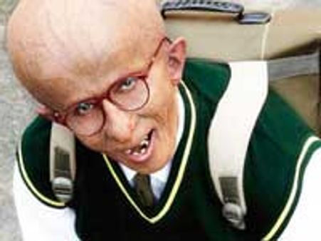 Paa starts slow, Radio fails at the BO