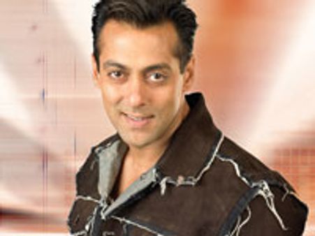 Salman gives old woman Rs 1 lakh