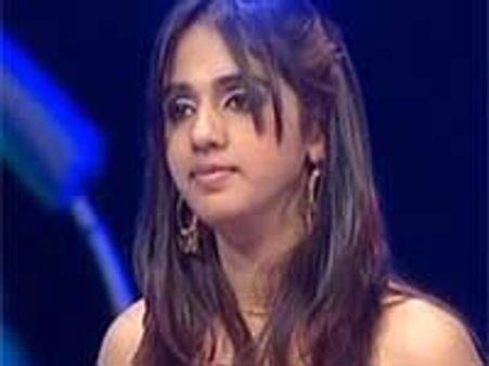 Mauli Dave shakes her belly for Tomorrow