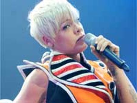 Pink wants to give up smoking