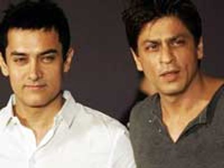 Shahrukh prefers money, Aamir chooses class