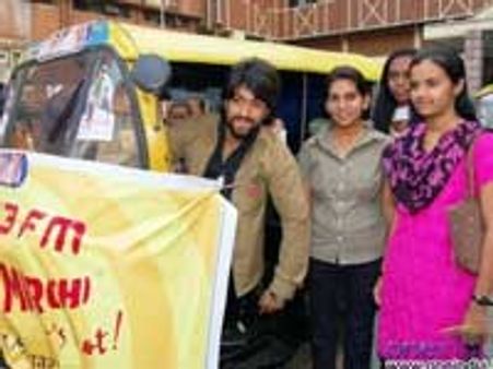 Yash's auto rickshaw ride with Radio Mirchi listeners