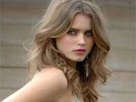 Abbey Lee Kershaw strips for US Muse