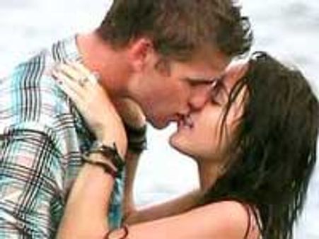 Miley Cyrus, Liam Hemsworth holidaying Down Under