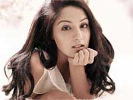 Topless scene gives nightmares to Lekha