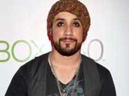 Backstreet boy A J McLean propose girlfriend in style