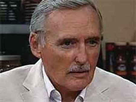 Hopes fade for cancer-stricken Dennis Hopper