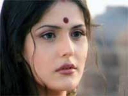 Zarine Khan wants to look like a queen on D Day