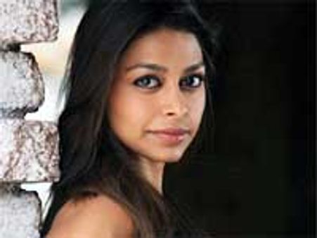 Ayesha Dharker tying knot with Robert Taylor