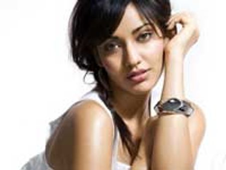 Emraan won't kiss Neha Sharma