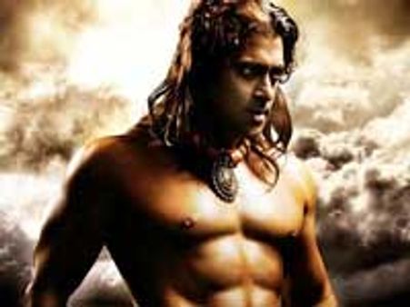 'Shirtless' Salman does it again