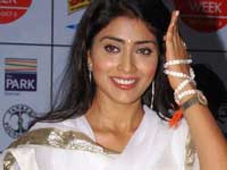 Shreya Saran with an item number in Puli!