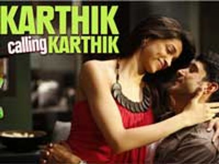 Farhan Akhtar proposes Deepika Padukone in the rain