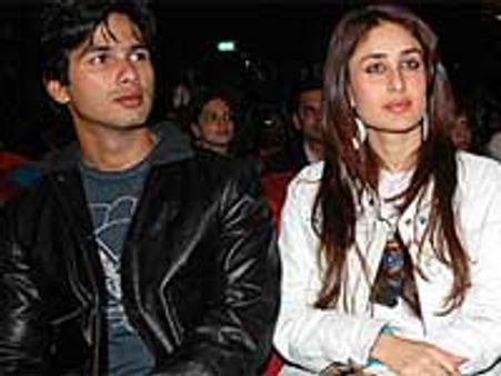 Shahid v/s Kareena at award ceremony