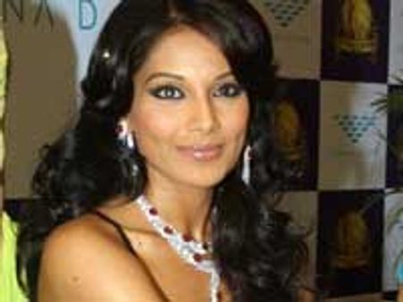 Bipasha to launch her fitness video