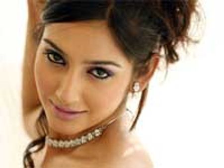 Ragini's Holi releasing this holi