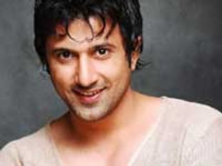 Kartik roped in for Tere Mere Sapne