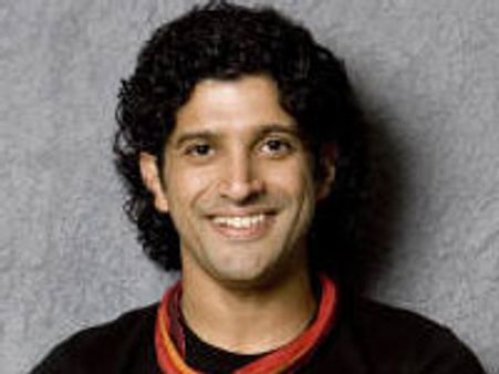 Farhan joins Shahrukh in fighting Shiv Sena