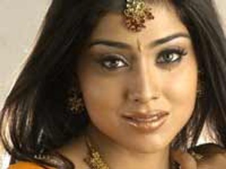 Shreya Saran enjoying Pokkiri Raja