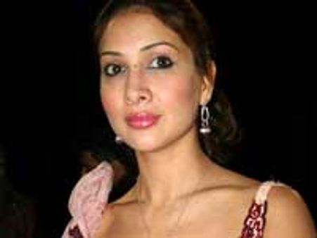 Kim Sharma's beau pops up the question