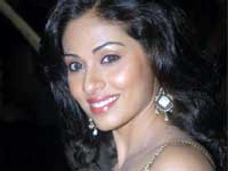 Sada-Sneha Ullal in a catfight?