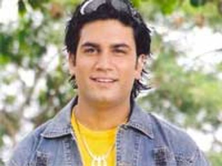 It is not funny to be crushed under Bharti - Sharad Kelkar