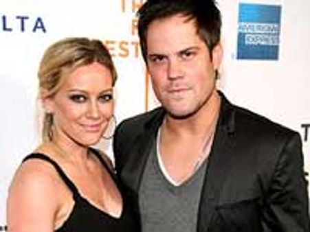 Hilary Duff engaged to boyfriend Mike Comrie