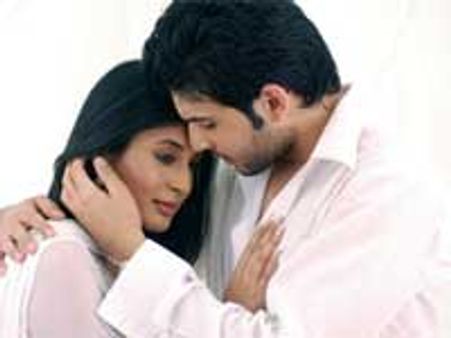 Karan enjoys while Kritika slogs!