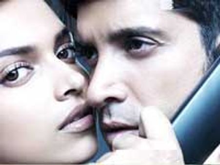 Deepika Padukone's acrobatics chemistry with Farhan