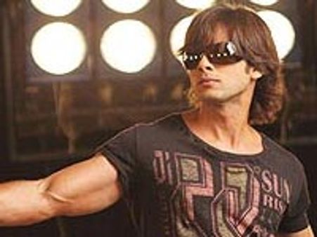 Pub hosting Shahid Kapoor's birthday bash fined