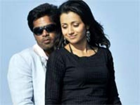 Vinnaithandi Varuvaya - Review