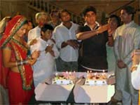 Yeh Rishta team caught partying!