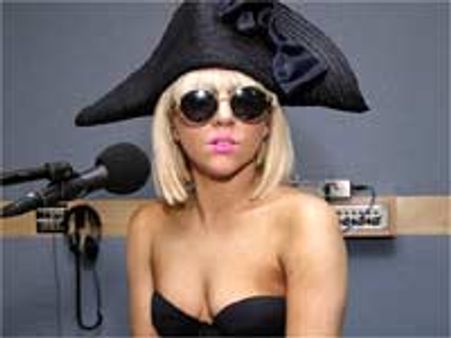 Gaga dons lobster hat for Chinese takeout