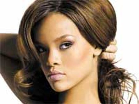 Rihanna flies in to meet new beau’s family