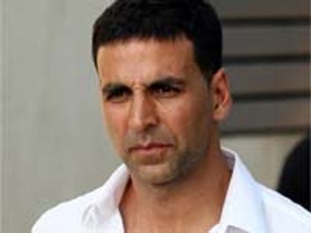Akshay forces Farah to arrange a helicopter
