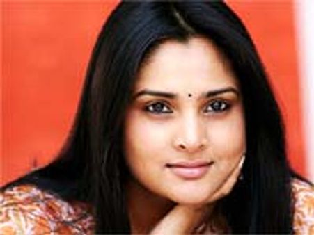 Ramya kick starts Radio Mirchi Stock Exchange