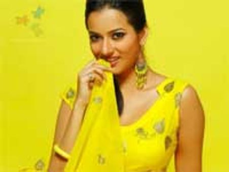 Neha says no to fitting in other’s shoes