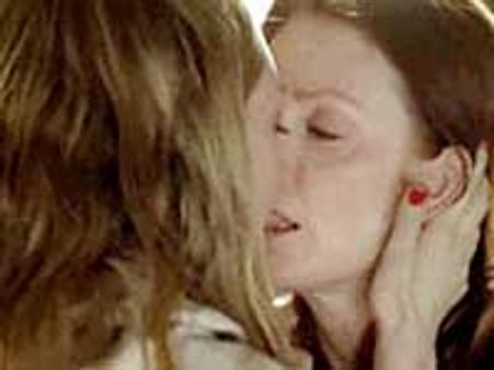 Amanda, Julianne share steamy sex scene in Chloe