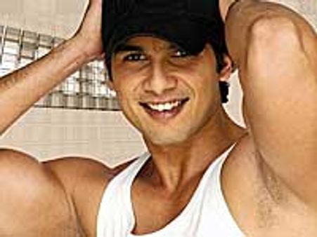 Shahid Kapoor disturbs Badmaash Company shooting