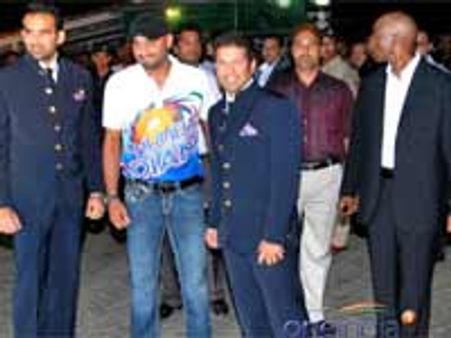 Bollywood hits back IPL 3