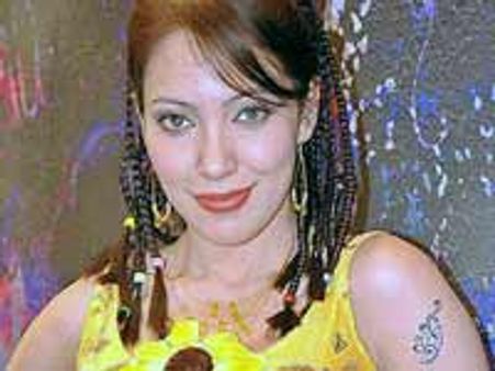 Moonmoon hates physical contact !